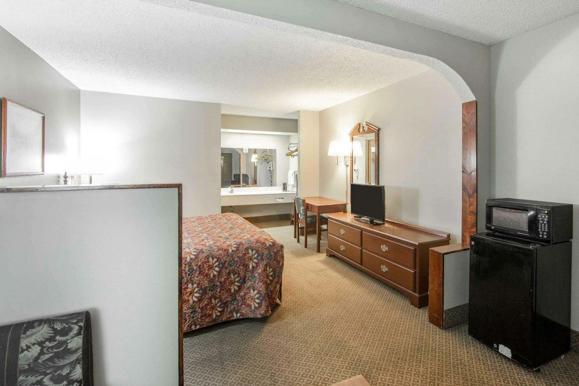 Econo Lodge Inn & Suites East Knoxville Eksteriør billede